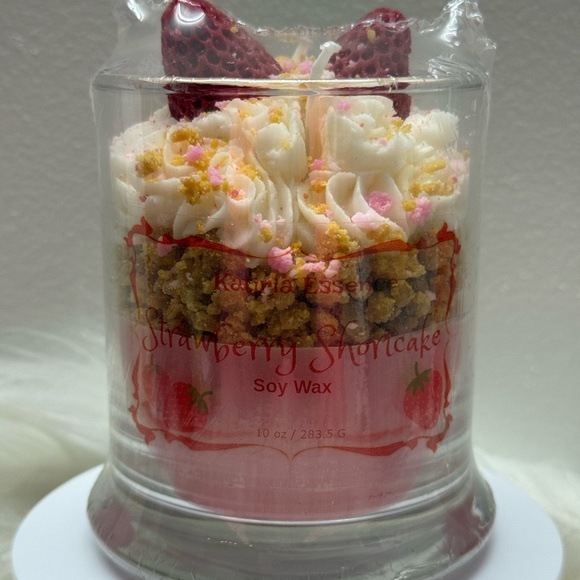 Strawberry Shortcake Soy Wax Candle - Picture 4 of 4